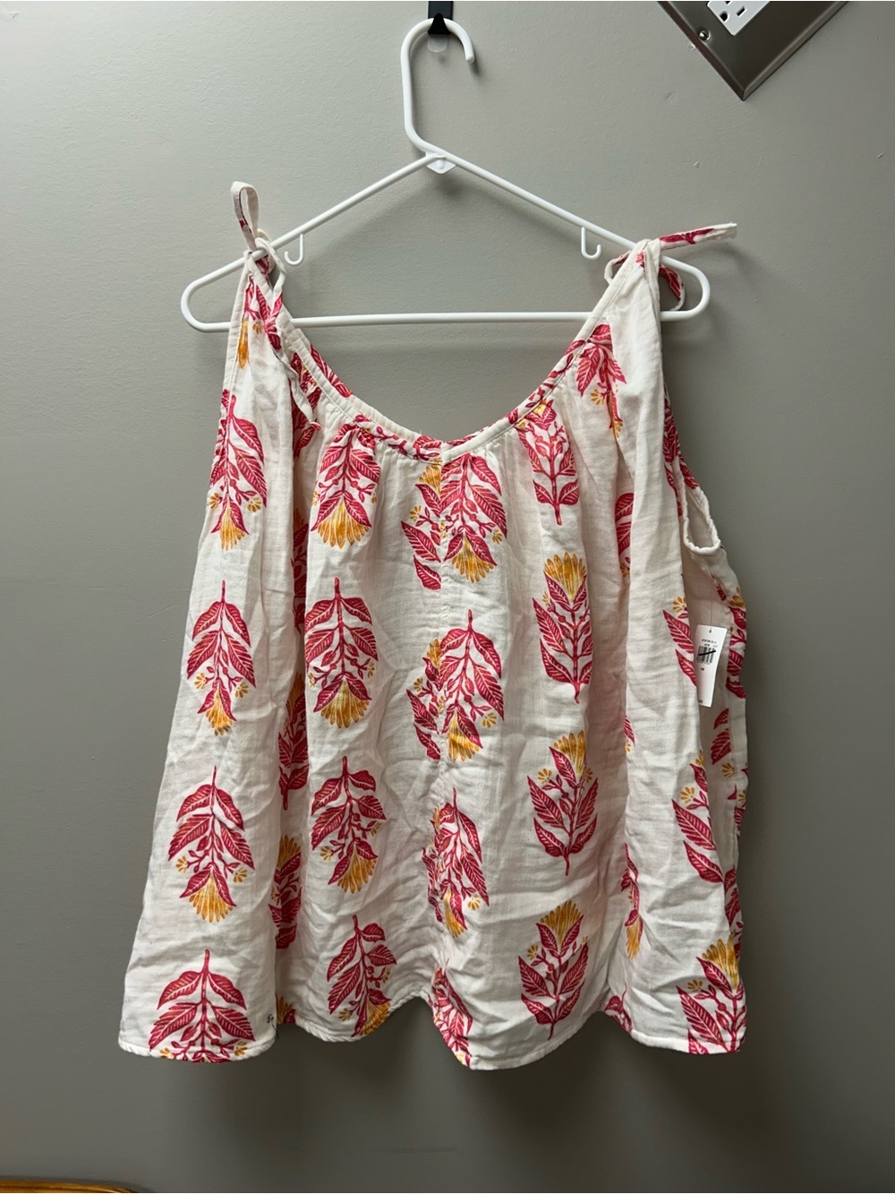 Old Navy Women’s Tie Shoulder Floral Print Tank Top